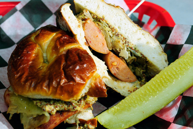 Sausage sandwich basket